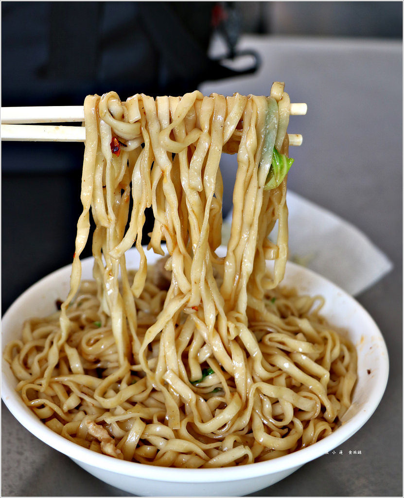 廣招英溫洲餛飩麵‧學區平價麵店 肉圓大顆 乾麵油亮又香 餛飩老饕超推薦 - 第9張圖 IMG_6861