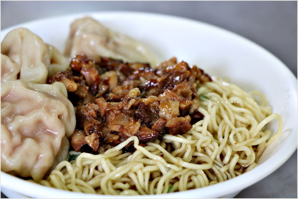 廣招英溫洲餛飩麵‧學區平價麵店 肉圓大顆 乾麵油亮又香 餛飩老饕超推薦 - 第11張圖 IMG_7051