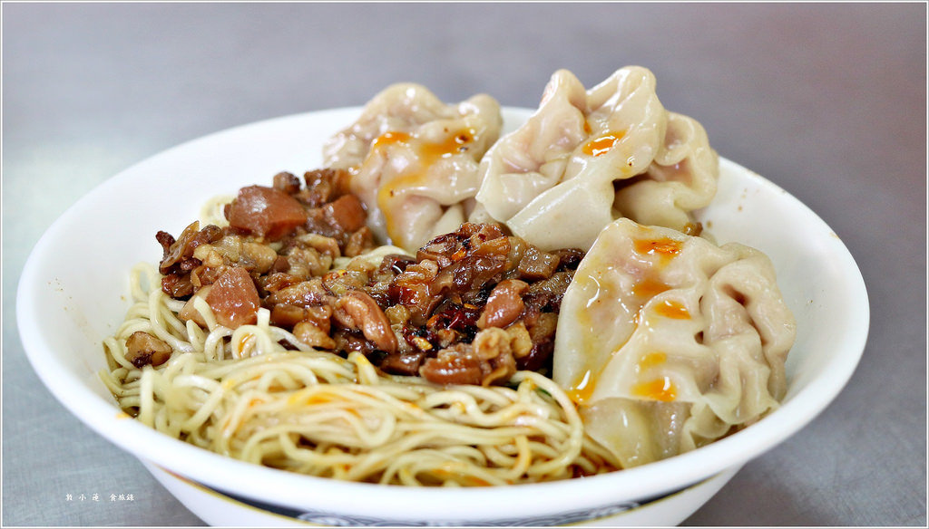 廣招英溫洲餛飩麵‧學區平價麵店 肉圓大顆 乾麵油亮又香 餛飩老饕超推薦 - 第12張圖 IMG_7057
