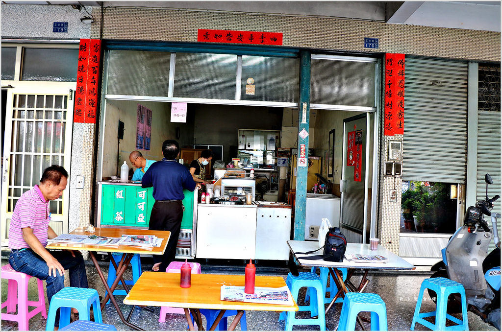 正忠路超薄蛋餅‧無招牌隱藏板三十年蛋餅老店,蛋餅不切塊就切片就像紙一樣的薄 - 第2張圖 IMG_6139