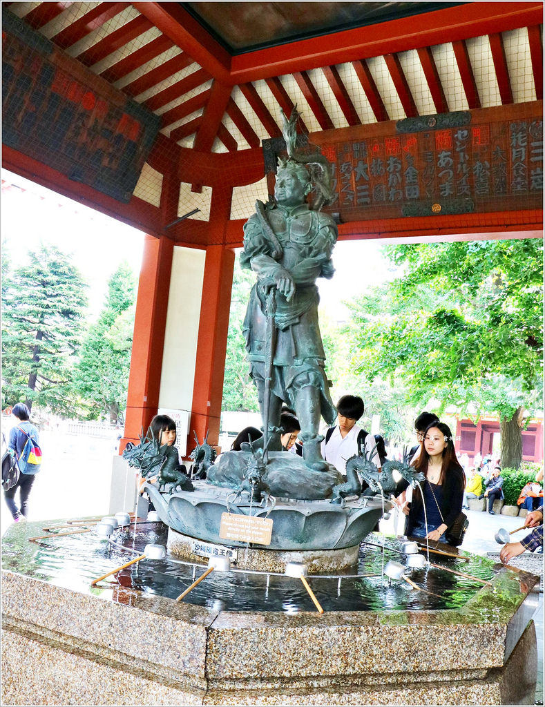 【日本‧淺草】東京五天四夜半自助旅行‧夏初的到訪,淺草寺內的被官稻荷神社 求事業最靈驗 - 第14張圖 IMG_3384