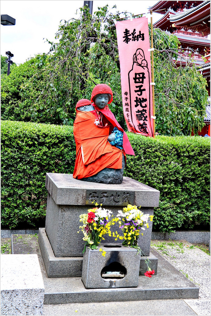 【日本‧淺草】東京五天四夜半自助旅行‧夏初的到訪,淺草寺內的被官稻荷神社 求事業最靈驗 - 第29張圖 IMG_3411