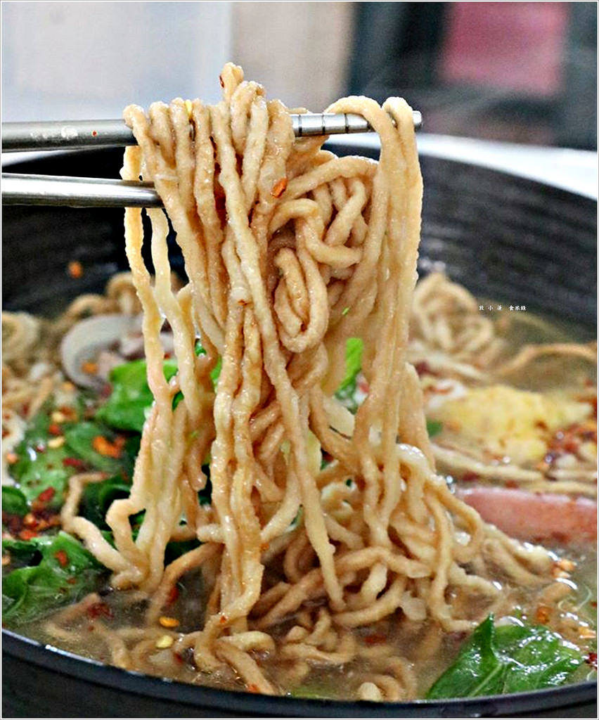 龍華市場牛角日式咖哩‧炒意麵、炒烏龍、傳統鍋燒好味道,再來份咖哩豬排飯白飯吃不停【歇業】 - 第6張圖 4