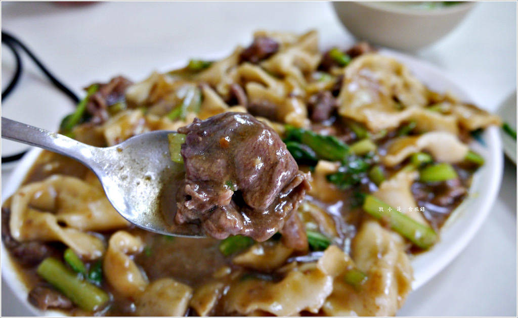 牛朝刀削牛肉麵‧在地平價老店,老饕極力推薦牛肉麵,內用可免費續湯 - 第16張圖 P1000414