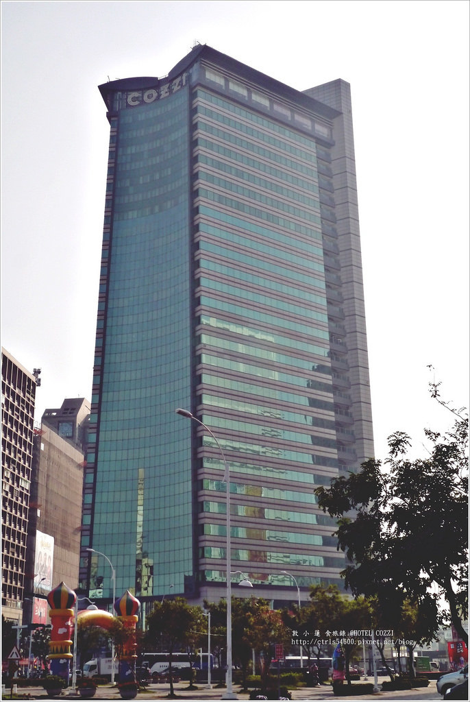 Cozzi THE Roof 餐廳‧高雄最唯美浪漫的樓頂餐廳,坐擁270度全景的挑高空間,就在HOTEL COZZI - 第2張圖 P1250990