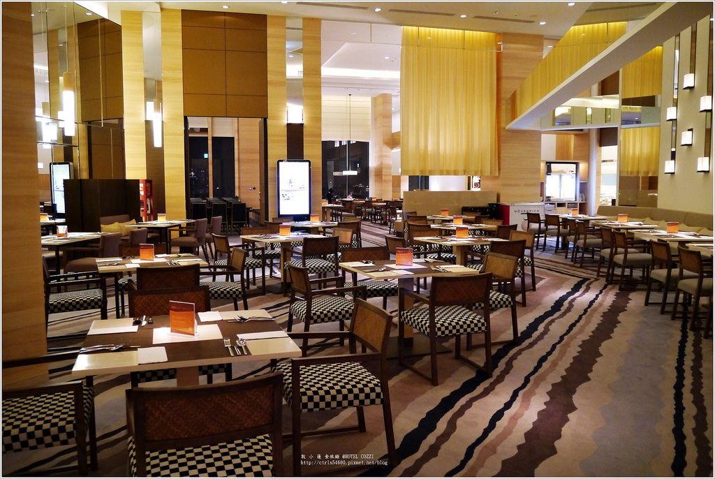 Cozzi THE Roof 餐廳‧高雄最唯美浪漫的樓頂餐廳,坐擁270度全景的挑高空間,就在HOTEL COZZI - 第16張圖 P1250648