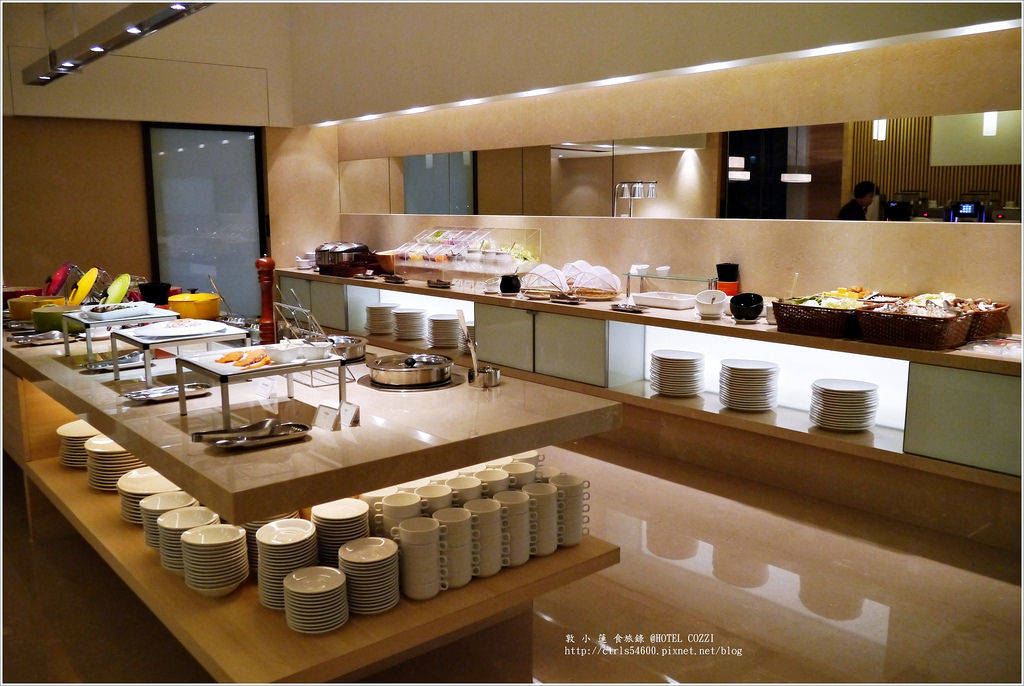 Cozzi THE Roof 餐廳‧高雄最唯美浪漫的樓頂餐廳,坐擁270度全景的挑高空間,就在HOTEL COZZI - 第31張圖 P1250672