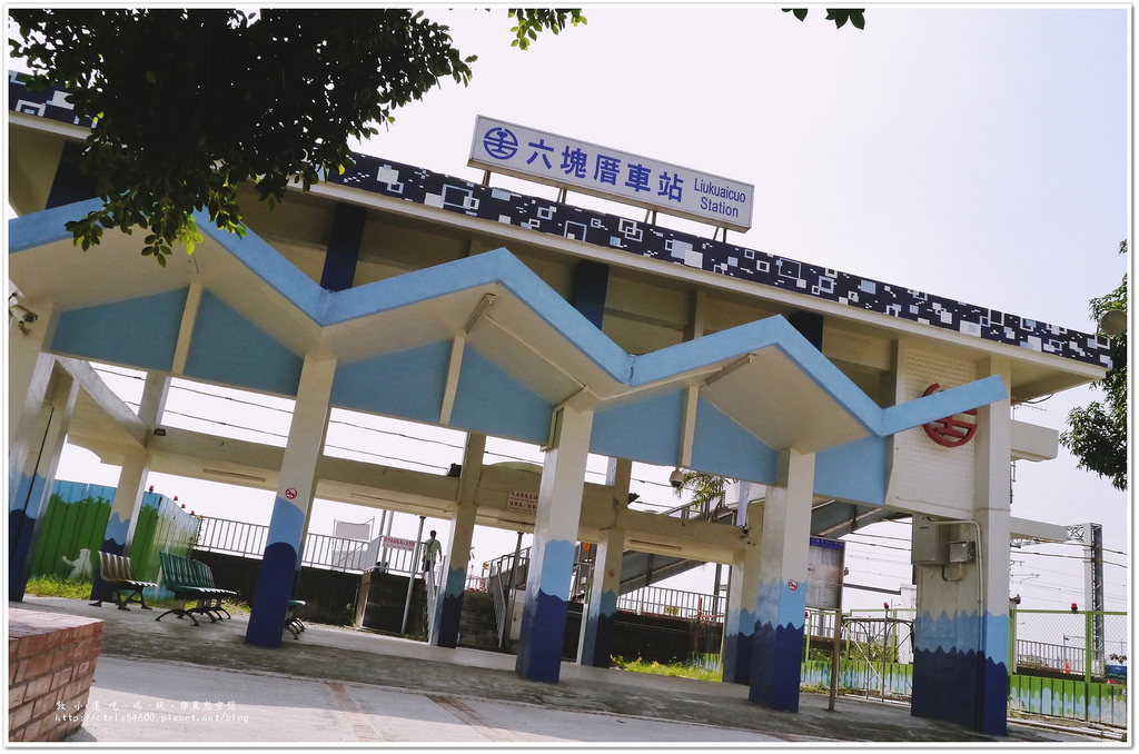 六塊厝車站‧大站中的小車站,簡易型的招呼站,熱愛拍車站的朋友們要小心有變態偷拍 - 第25張圖 P1230874