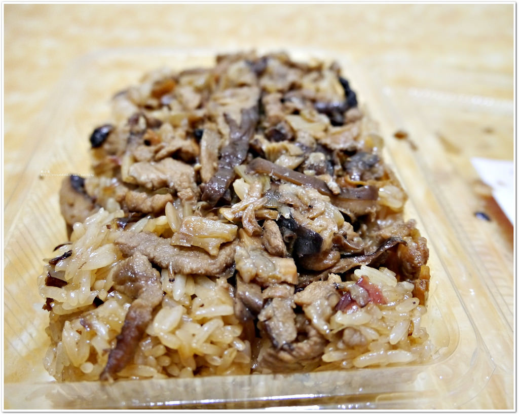 英久滿月油飯‧天天新黃昏市場30年老攤子,油飯彌月送禮好選擇,另有海鮮沙拉 - 第9張圖 P1210742