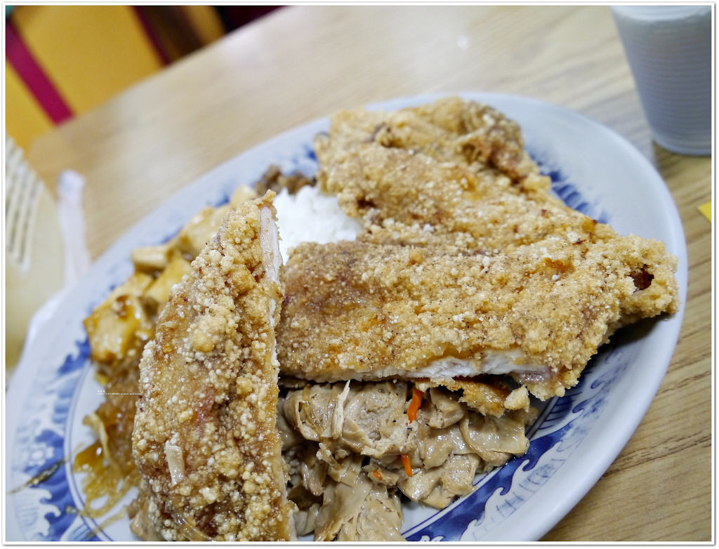 大珍咖哩專賣店‧學區最夯的便當店,雞排大份量,連男生都吃不完的便當 - 第10張圖 P1210720