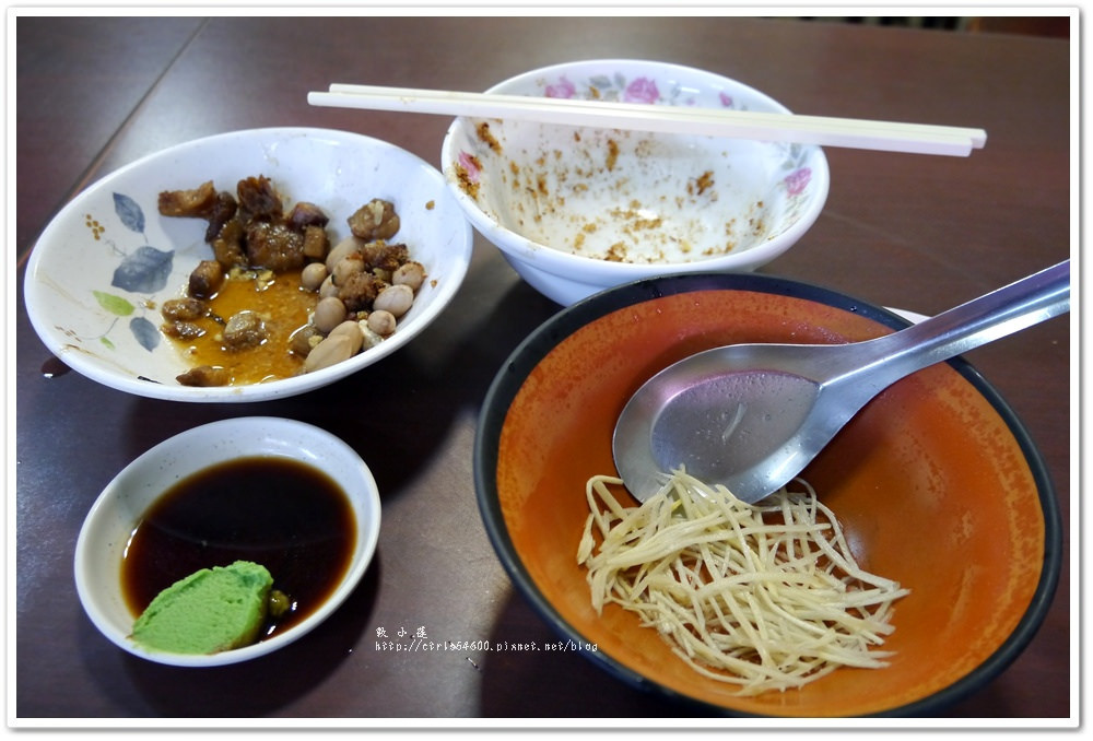 府城小南米糕 裕誠店‧三代承傳,百年老店,米糕不加肉鬆加魚鬆,口感還真是與眾不同 - 第18張圖 P1170926