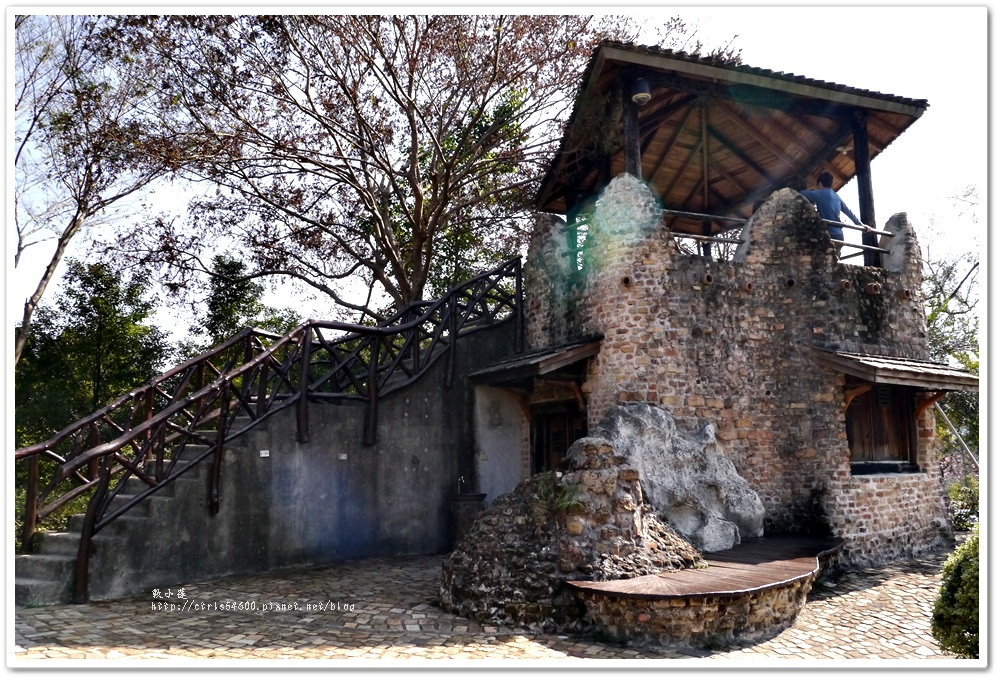 新社莊園古堡‧廣大的綠地山林,彷彿置身中古世紀的歐洲,不用出國就可以暢遊歐式古堡 - 第5張圖 P1170175