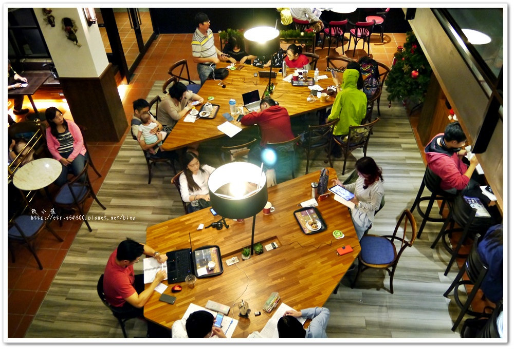 CAFFAINA 卡啡那 美術館店‧清閒悠哉的咖啡館,白日與夜晚不同感受,來份不同現作的舒芙蕾 - 第7張圖 P1160275