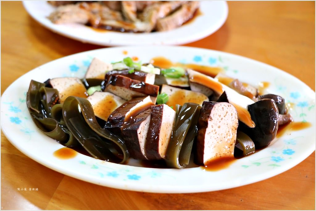 小程一大鍋牛肉麵‧低調的巷中麵館 牛肉湯香中帶辣 牛肉軟嫩帶筋 速度不快耐心等待 - 第7張圖 IMG_0378