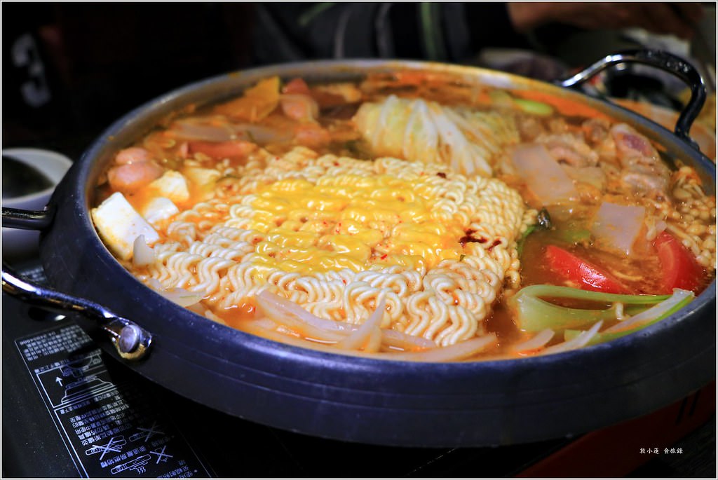 玉豆腐韓國家庭料理‧不出國也能吃韓料 熔岩起司炸雞超牽司 部隊鍋二人套餐超大滿足 - 第18張圖 IMG_3436