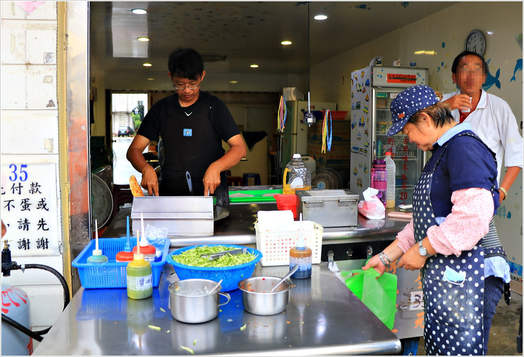 郵局蔥油餅‧超便宜又有特色的澎湖小吃,滿滿的小黃瓜、蒜泥、辣椒醬絕對不能錯過的人氣小吃 - 第3張圖 IMG_5085