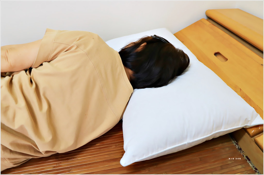 【高雄寢具推薦】德瑞克名床‧體驗3D透氣獨立筒枕的舒適感、抗菌防蟎竹炭枕讓你舒適睡好眠 - 第10張圖 IMG_9204