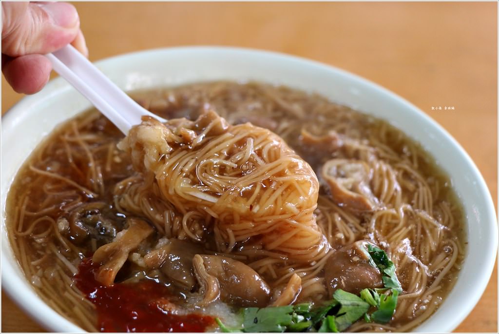 中正市場大眾美食麵線糊‧皮蛋瘦肉粥、芋香瘦肉粥、大腸蚵仔麵線糊,傳統好味道賣到嚇嚇叫 - 第12張圖 IMG_0630
