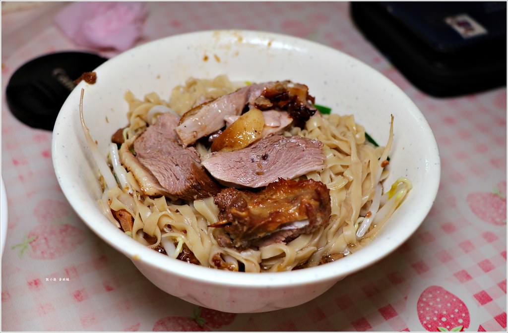 中正市場鴨肉麵‧傳統市場鴨肉麵,煙燻鴨肉麵只要四十元 - 第8張圖 IMG_0667