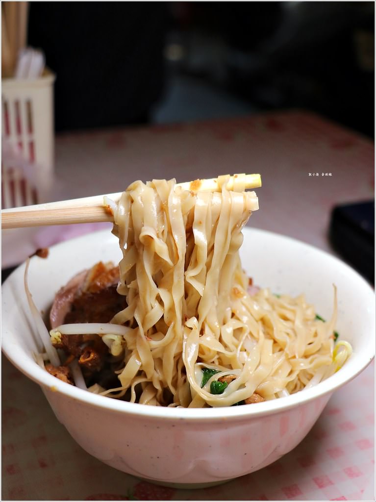 中正市場鴨肉麵‧傳統市場鴨肉麵,煙燻鴨肉麵只要四十元 - 第10張圖 IMG_0672