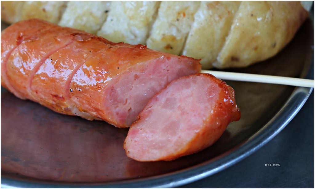 中正市場黑輪大腸香腸攤‧四十年老店堅持碳火碳烤,傳統小吃勾起兒時回憶 - 第14張圖 IMG_1036