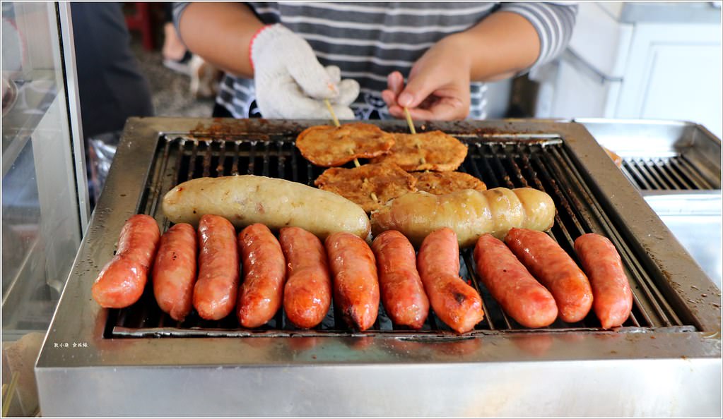 中正市場黑輪大腸香腸攤‧四十年老店堅持碳火碳烤,傳統小吃勾起兒時回憶 - 第7張圖 IMG_1019