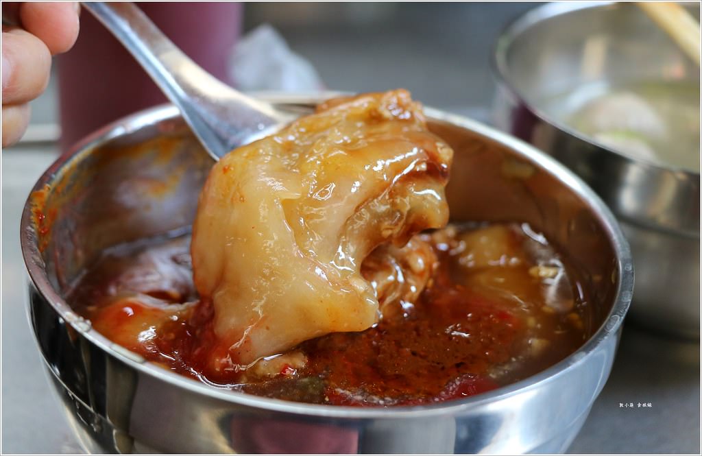 中正市場阿美屏東清蒸肉圓‧飄香近一甲子,十二點半前準時賣光,慢來就吃不到囉 - 第11張圖 IMG_1060