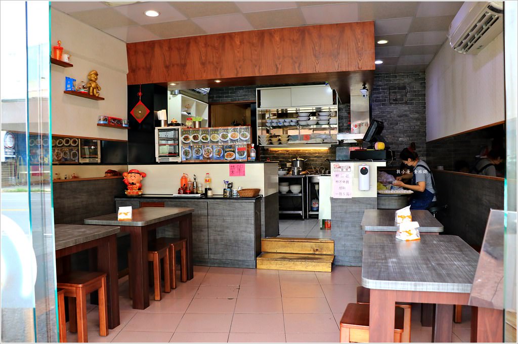 路邊小麵館‧很任性也有個性的麵食館,想吃麵看運氣,手工自製麵不能錯過,花生豆腐又綿又Q - 第2張圖 IMG_0136