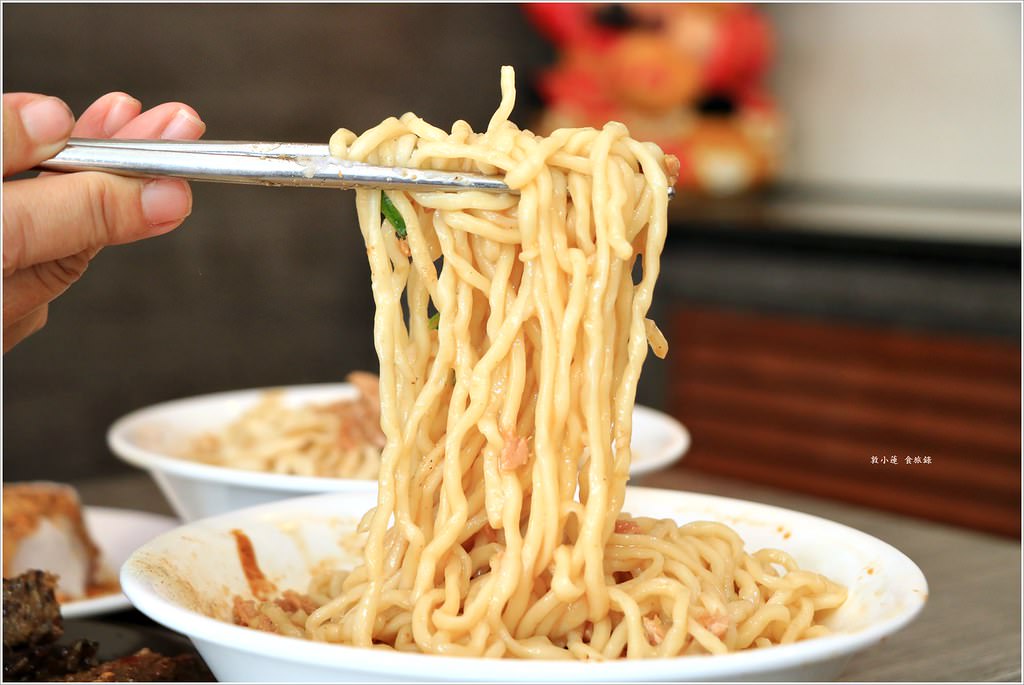 路邊小麵館‧很任性也有個性的麵食館,想吃麵看運氣,手工自製麵不能錯過,花生豆腐又綿又Q - 第10張圖 IMG_0127