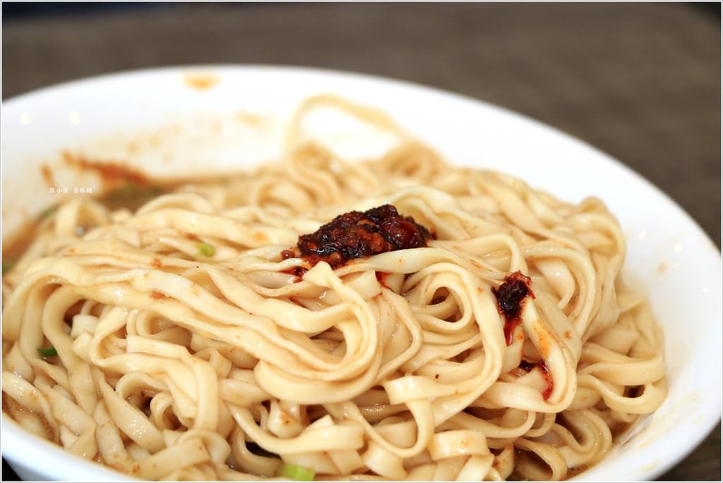 路邊小麵館‧很任性也有個性的麵食館,想吃麵看運氣,手工自製麵不能錯過,花生豆腐又綿又Q - 第13張圖 IMG_0133