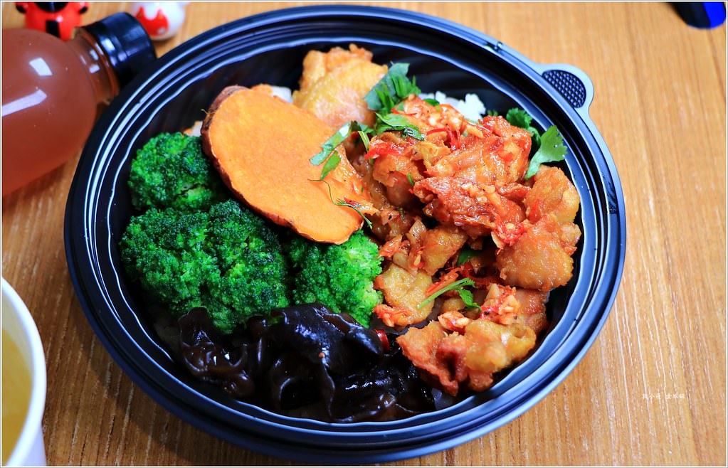 王牌雞腿飯‧創意十足現點現炸旳雞腿料理,昆布雞白高湯香濃超有味 - 第11張圖 IMG_1174