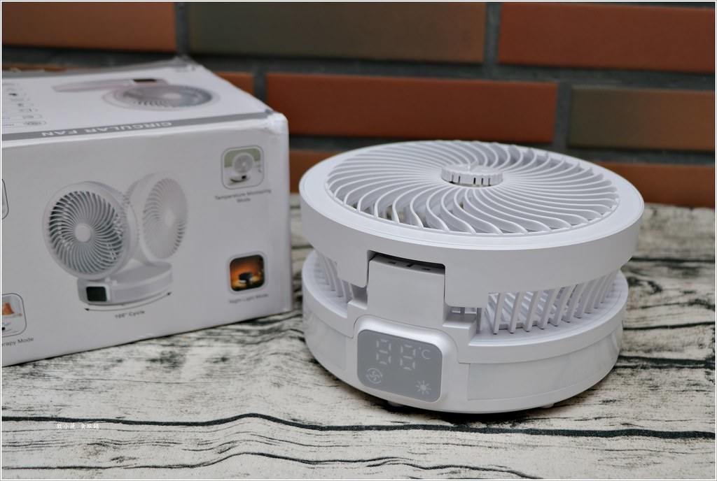 【家電開箱】JMK F06 USB智能溫度循環風扇‧香薰折疊風扇,桌面、壁掛二合一 4級風量調節,3 種模式夜燈 - 第2張圖 IMG_2134