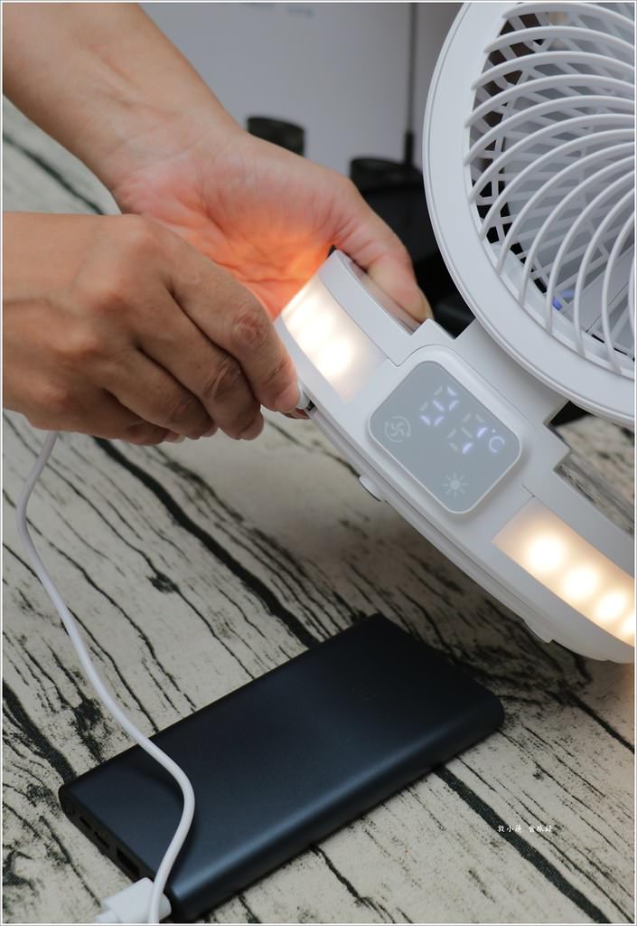 【家電開箱】JMK F06 USB智能溫度循環風扇‧香薰折疊風扇,桌面、壁掛二合一 4級風量調節,3 種模式夜燈 - 第17張圖 IMG_2186