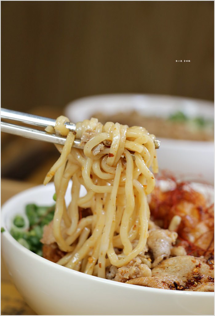 和林拾麵‧高雄新店 最chill麵店,創意拌拌麵 牛肉腹椒、醬燒豚肉 一麵二吃有創意 - 第21張圖 IMG_3132