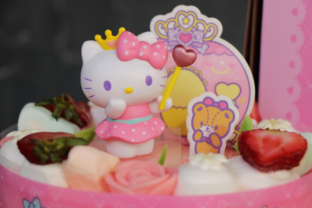 【蛋糕推薦】85度C Hello Kitty&布丁狗夢幻甜點王國‧萌度破表又吸晴!三麗鷗造型蛋糕、生日蛋糕推薦 - 第17張圖 IMG_3459
