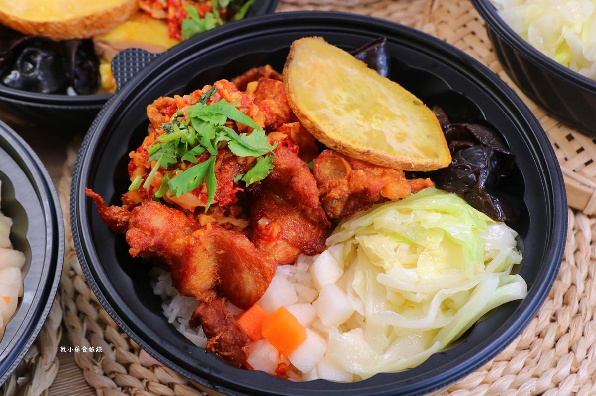 王牌雞腿飯‧吃膩傳統炸雞飯，來點多元化異國風味雞腿飯便當吧，舒肥白切適合體控的女孩們