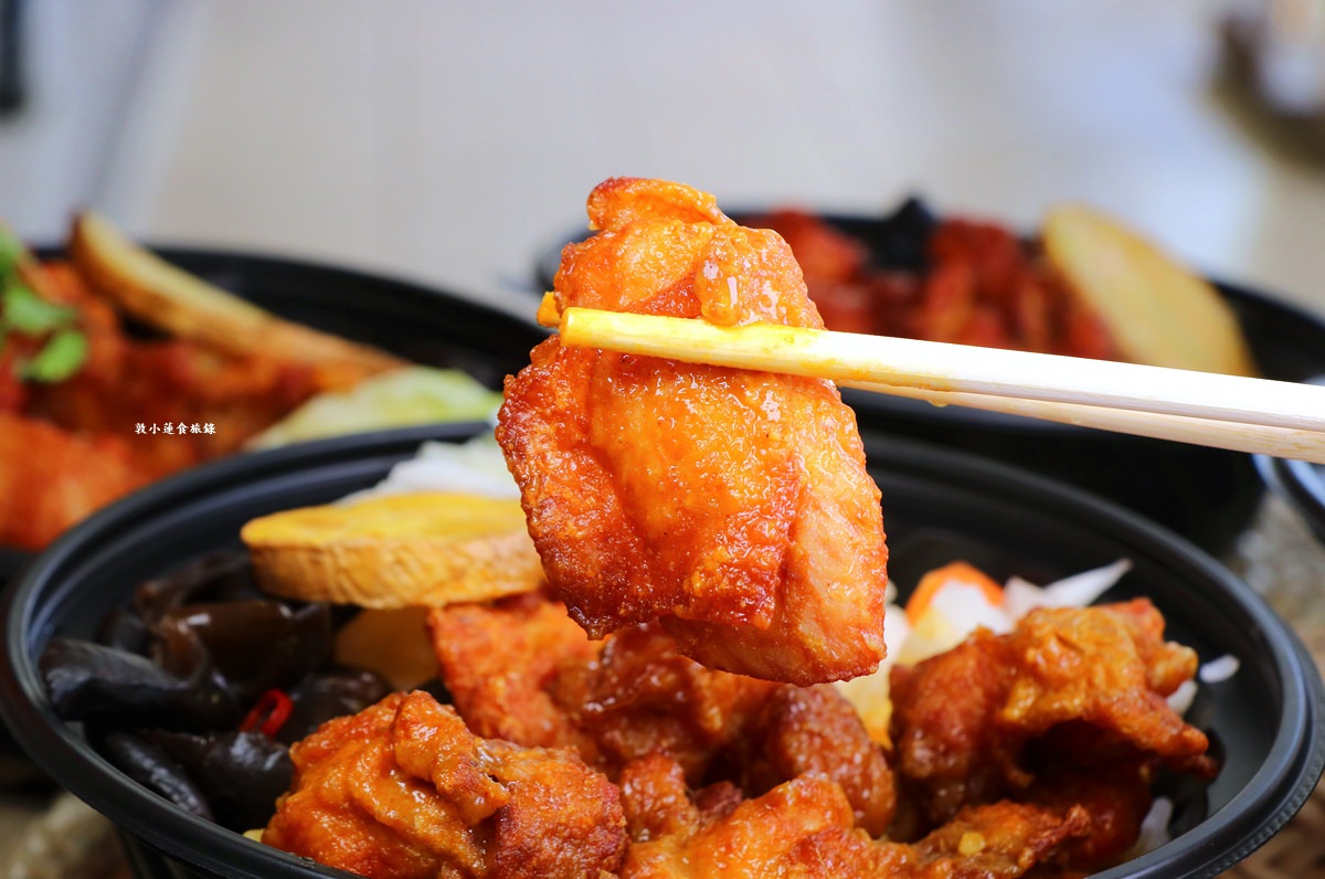 王牌雞腿飯‧吃膩傳統炸雞飯，來點多元化異國風味雞腿飯便當吧，舒肥白切適合體控的女孩們