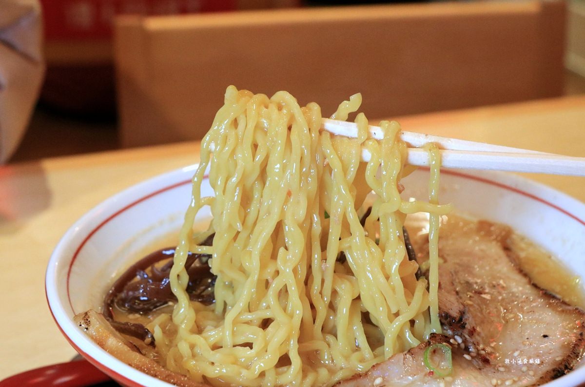 【北海道札幌】狸小路町大豚白 (ダイトンパク)‧屋台村横丁風格美食街,來份重量級叉燒豚骨味噌拉麵 - 第18張圖 【北海道札幌】狸小路町大豚白 (ダイトンパク)‧屋台村横丁風格美食街,來份重量級叉燒豚骨味噌拉麵