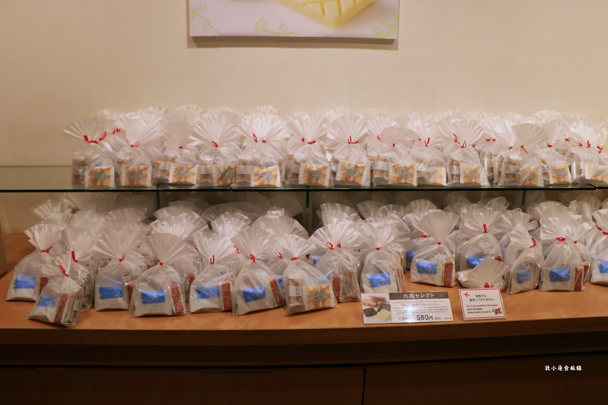 【北海道小樽】六花亭 小樽運河店‧北海道必買伴手禮‧經典花卉圖案酒糖、入門甜點草莓巧克力、萊姆葡萄奶油夾心餅乾 - 第11張圖 【北海道小樽】六花亭 小樽運河店‧北海道必買伴手禮‧經典花卉圖案酒糖、入門甜點草莓巧克力、萊姆葡萄奶油夾心餅乾