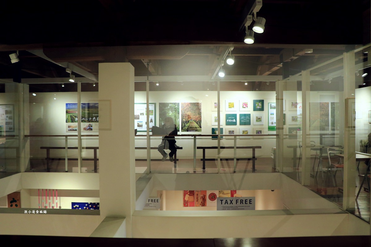 【北海道小樽】六花亭 小樽運河店‧北海道必買伴手禮‧經典花卉圖案酒糖、入門甜點草莓巧克力、萊姆葡萄奶油夾心餅乾 - 第4張圖 【北海道小樽】六花亭 小樽運河店‧北海道必買伴手禮‧經典花卉圖案酒糖、入門甜點草莓巧克力、萊姆葡萄奶油夾心餅乾