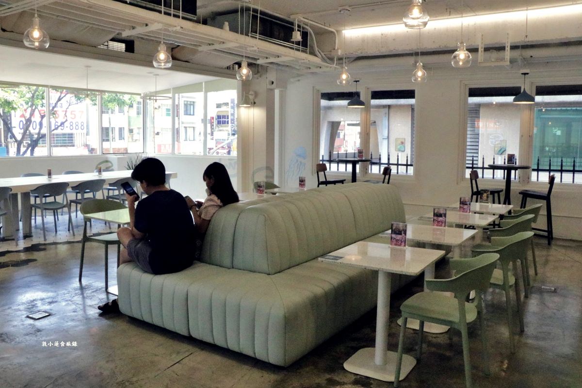 及時樂漢堡 Sizzlove Burger‧純白文青美式漢堡店,無用餐時間限制,臨近信義國小站、美麗島捷運站 - 第5張圖 及時樂漢堡 Sizzlove Burger‧純白文青美式漢堡店,無用餐時間限制,臨近信義國小站、美麗島捷運站