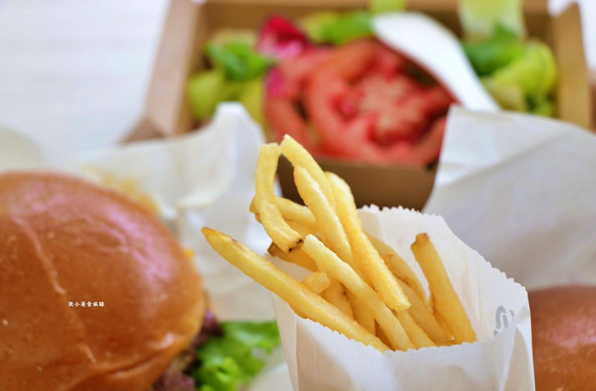 及時樂漢堡 Sizzlove Burger‧純白文青美式漢堡店,無用餐時間限制,臨近信義國小站、美麗島捷運站 - 第13張圖 及時樂漢堡 Sizzlove Burger‧純白文青美式漢堡店,無用餐時間限制,臨近信義國小站、美麗島捷運站