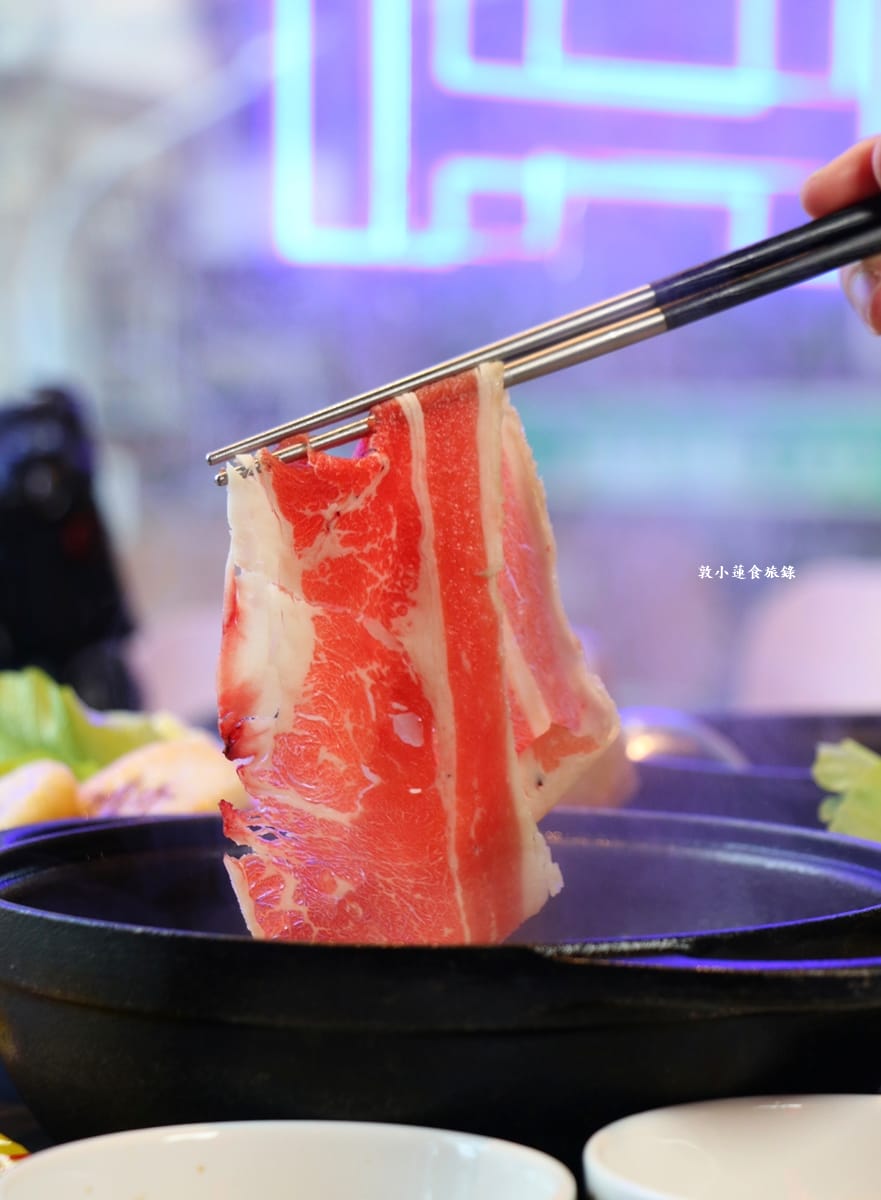 尬鍋 台式潮鍋 高雄富民店‧王品新品牌新店來報到,剝皮辣椒雞湯招牌鍋,湯頭濃郁極品潮鍋【歇業】 - 第24張圖 尬鍋 台式潮鍋 高雄富民店‧王品新品牌新店來報到,剝皮辣椒雞湯招牌鍋,湯頭濃郁極品潮鍋【歇業】