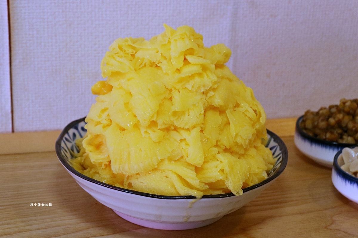 允川製冰所‧文青風格剉冰店，9種特製雪花冰，27種配料選擇，5星評價真材實料!!
