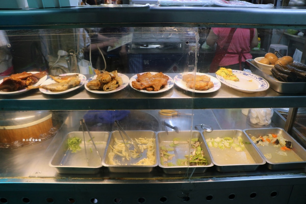 真好味小吃陽春麵‧藏身在國民市場的低調小吃,一甲子的古早味陽吃麵 - 第5張圖 真好味小吃陽春麵‧藏身在國民市場的低調小吃,一甲子的古早味陽吃麵