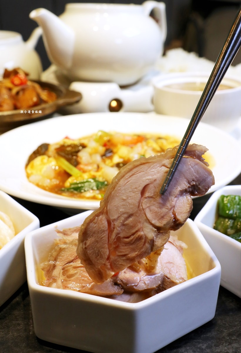 白玉樓經典台菜 夢時代店‧夢時代新店新開幕，辦桌料理新選擇，台味十足超下飯，一人也可以品嚐到台菜料理