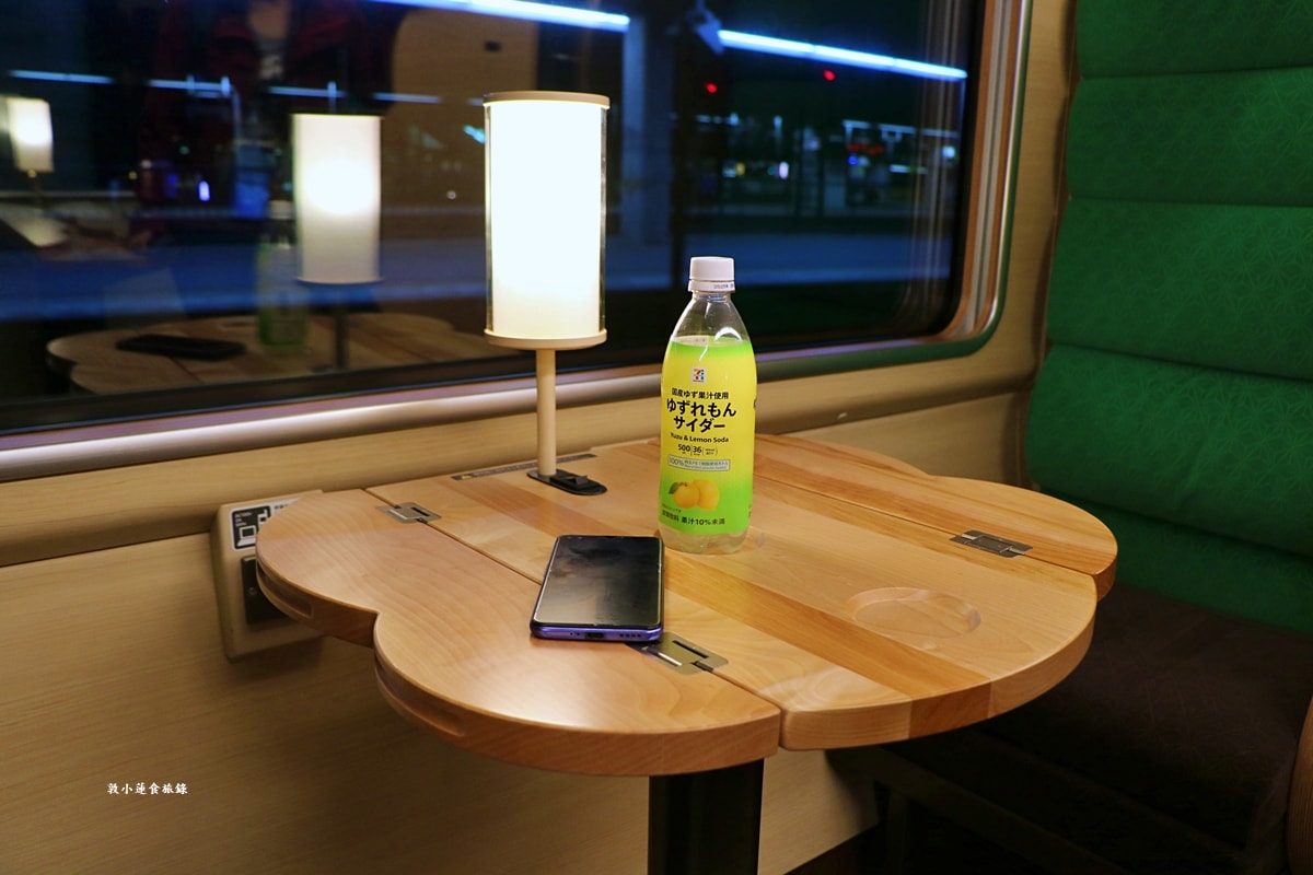 【鳥取米子】八雲號列車 やくも‧新進化特急列車-273系八雲號,體驗半包廂列車,漂亮的雲朵桌子讓用餐更便利 - 第28張圖 【鳥取米子】八雲號列車 やくも‧新進化特急列車-273系八雲號,體驗半包廂列車,漂亮的雲朵桌子讓用餐更便利