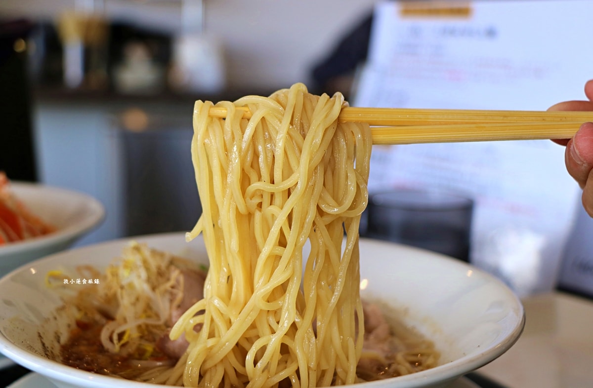 【鳥取境港】丸八紅楚蟹拉麵店‧日本冬季必吃美食，紅楚蟹拉麵湯頭濃郁，麵條Q勁大份量