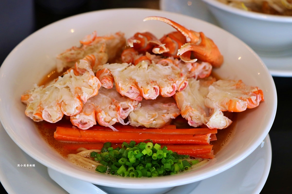 【鳥取境港】丸八紅楚蟹拉麵店‧日本冬季必吃美食，紅楚蟹拉麵湯頭濃郁，麵條Q勁大份量