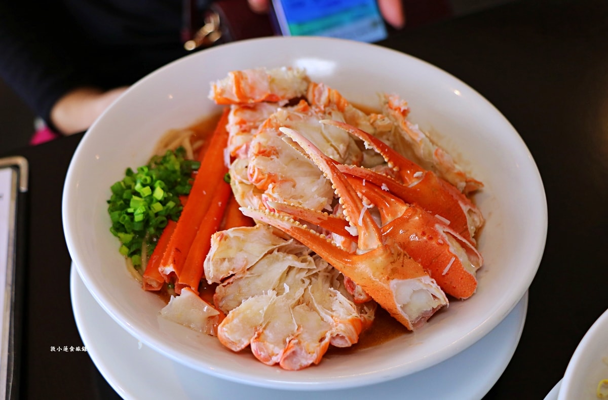 【鳥取境港】丸八紅楚蟹拉麵店‧日本冬季必吃美食，紅楚蟹拉麵湯頭濃郁，麵條Q勁大份量